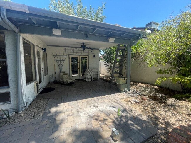 Building Photo - 6049 W Grandview Rd
