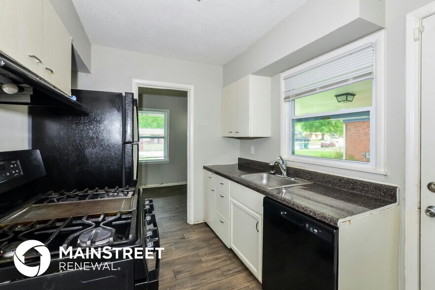 Building Photo - 3653 Elm Park Rd