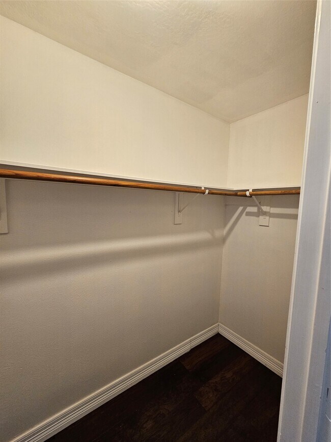 Building Photo - 9207 Dairy View Ln