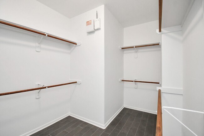 Building Photo - 1727 Aden Dr