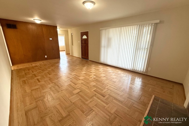 Building Photo - Beautifully Remodeled 3 Bedroom, 2 Bathroo...