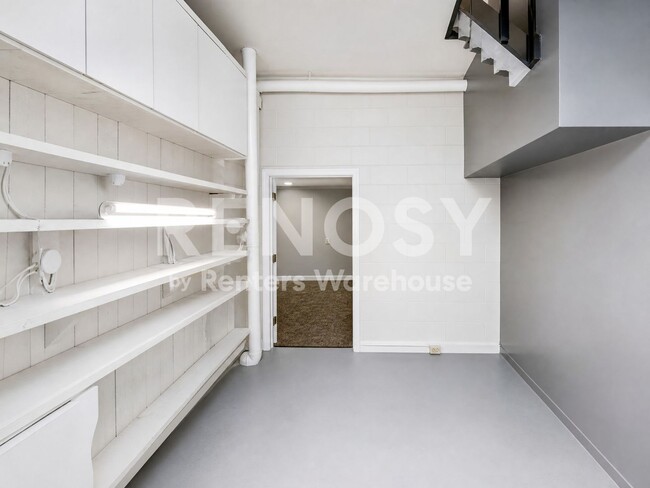 Building Photo - 4BD/2BA in Newport Available Now!