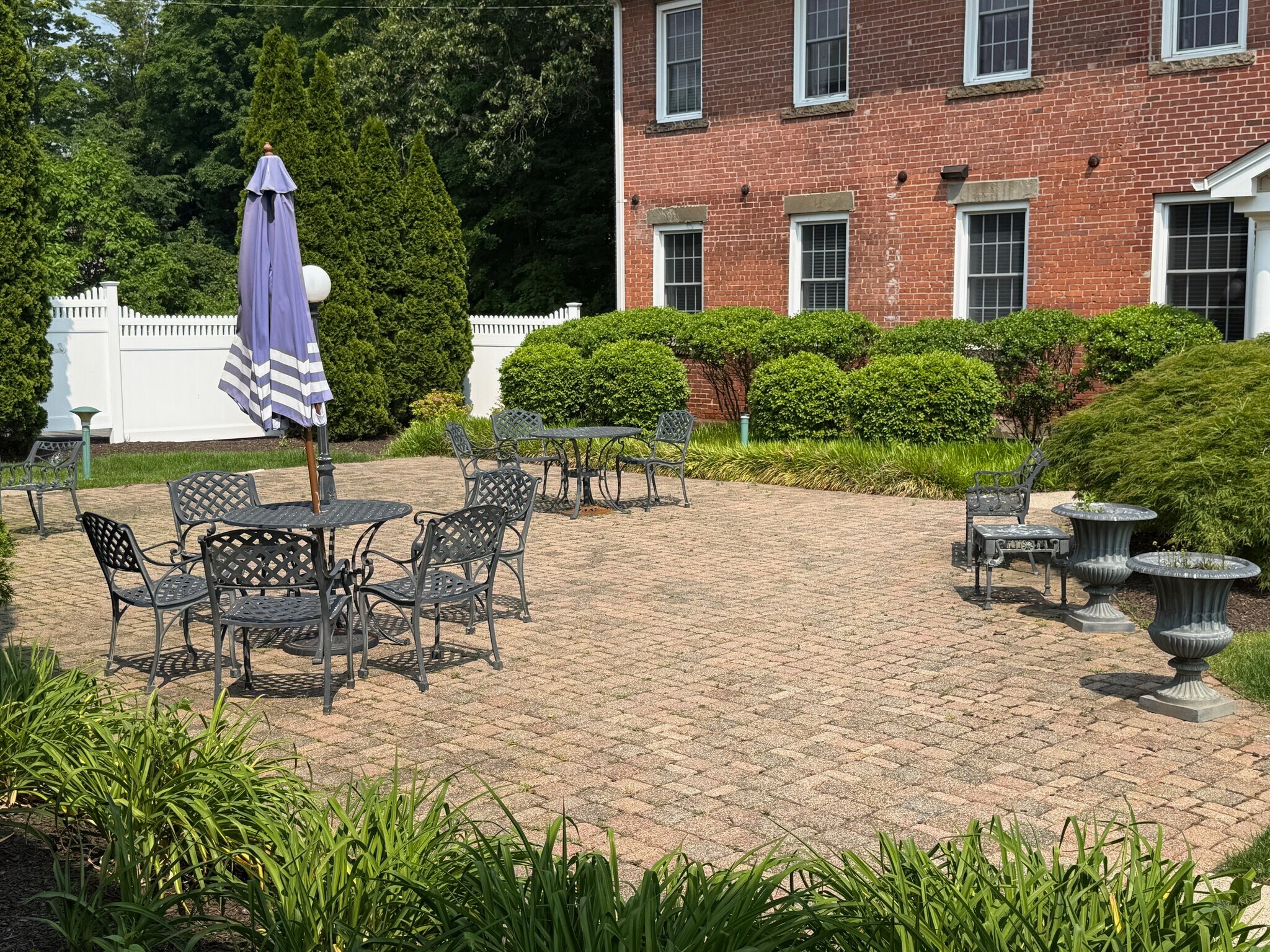 Building Photo - 380 N Main St