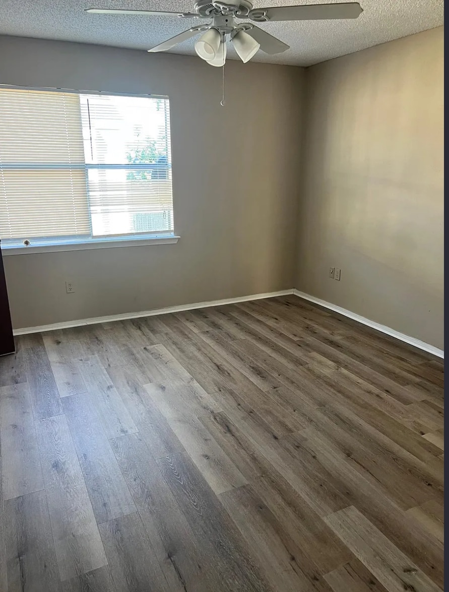 Building Photo - 10705 Roger Dr