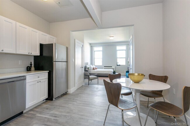 Building Photo - 70 Ashburton Ave