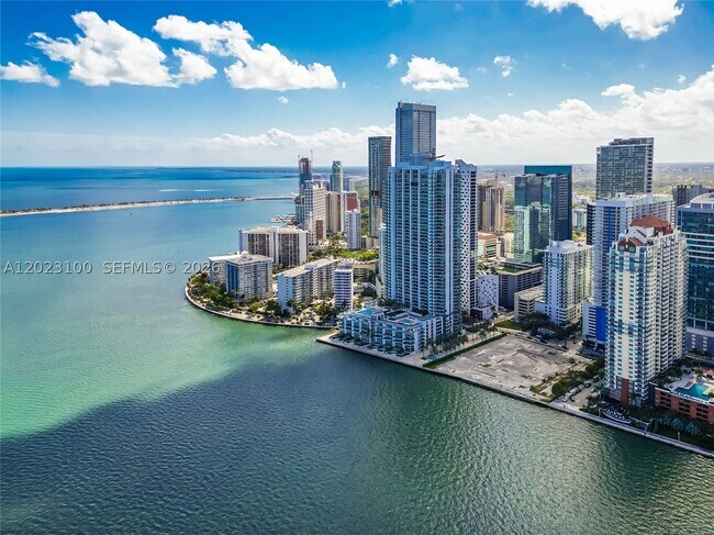 Building Photo - 1331 Brickell Bay Dr