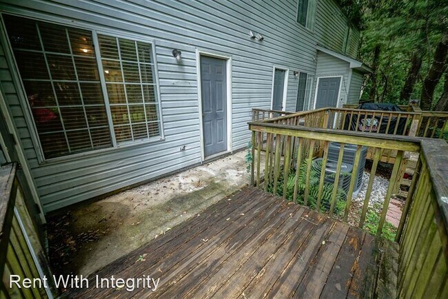Building Photo - 2310 Tina Dr