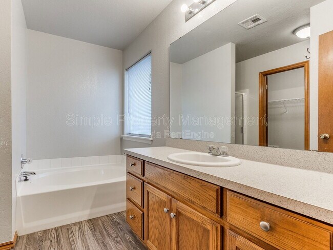 Building Photo - 3221 SW 103rd Pl