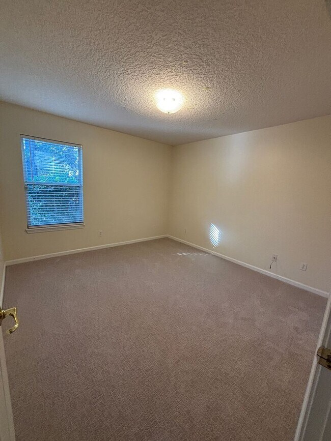 Building Photo - Beautiful Johns Creek Family Home
