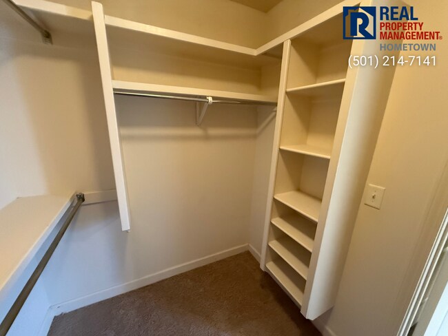Building Photo - 1609 White Oak Cir