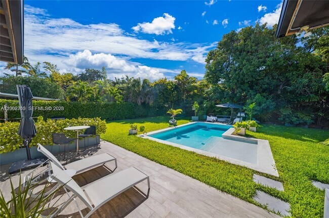 Building Photo - 3531 SW 1st Ave