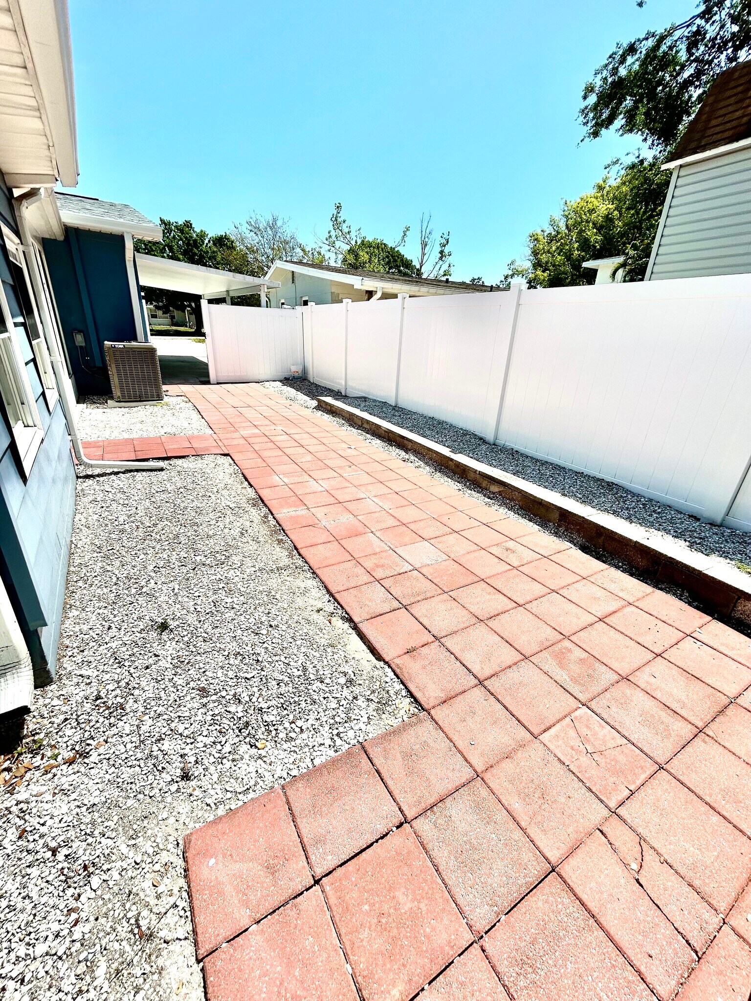 Building Photo - 3318 Boca Ciega Dr N