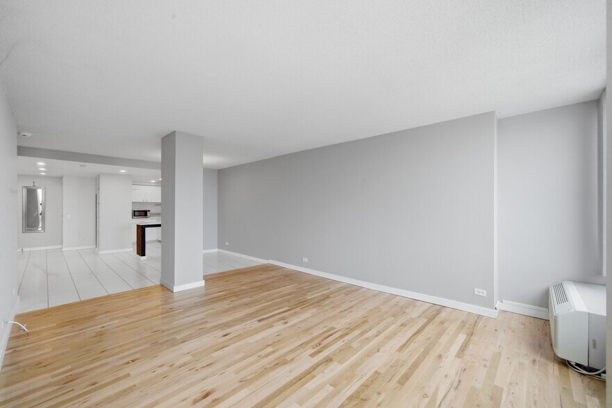 Building Photo - 5320 N Sheridan Rd