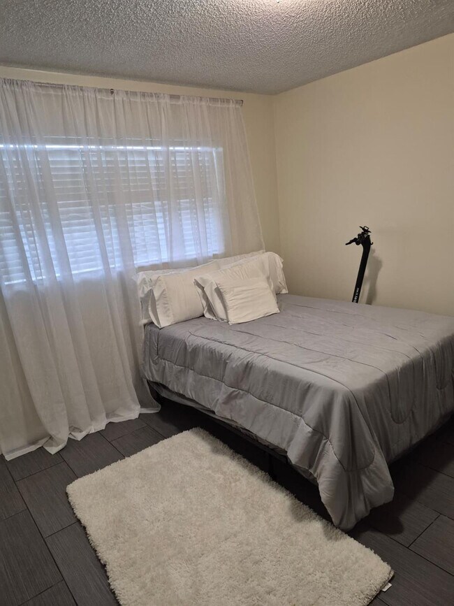 Building Photo - 560 SE 2nd Ave