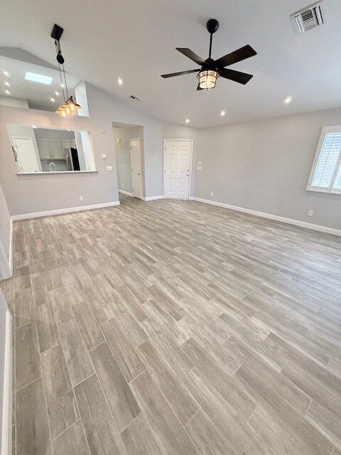 Building Photo - FOR RENT