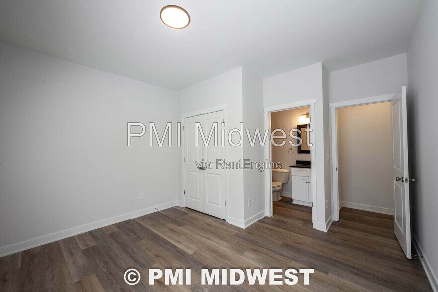 Building Photo - 1523 E Market St