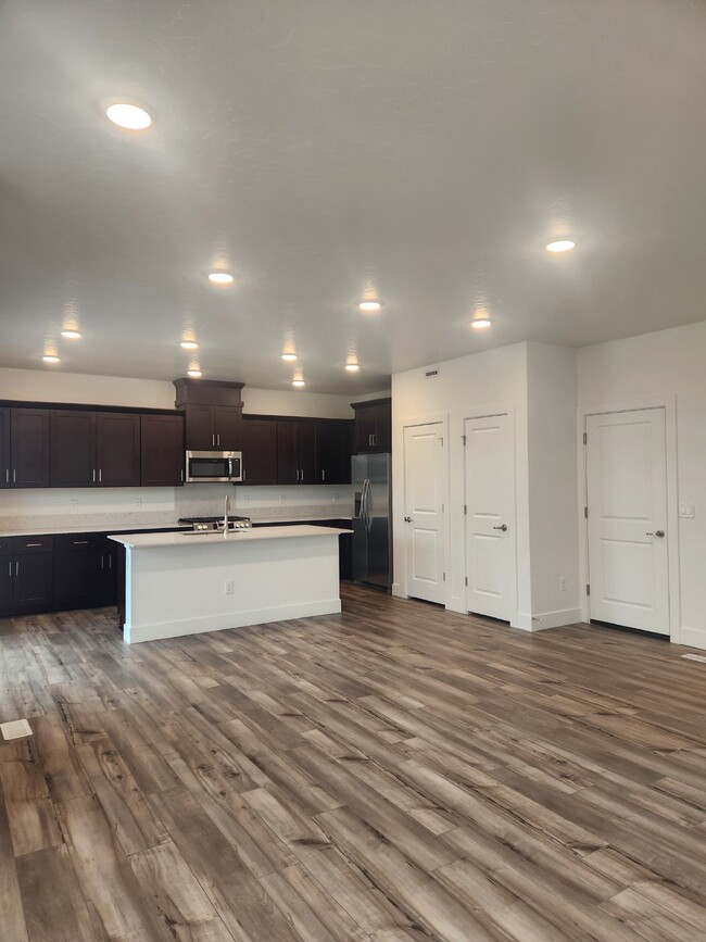 Building Photo - "READY NOW! BRAND NEW 3-Bed Townhouse Retr...