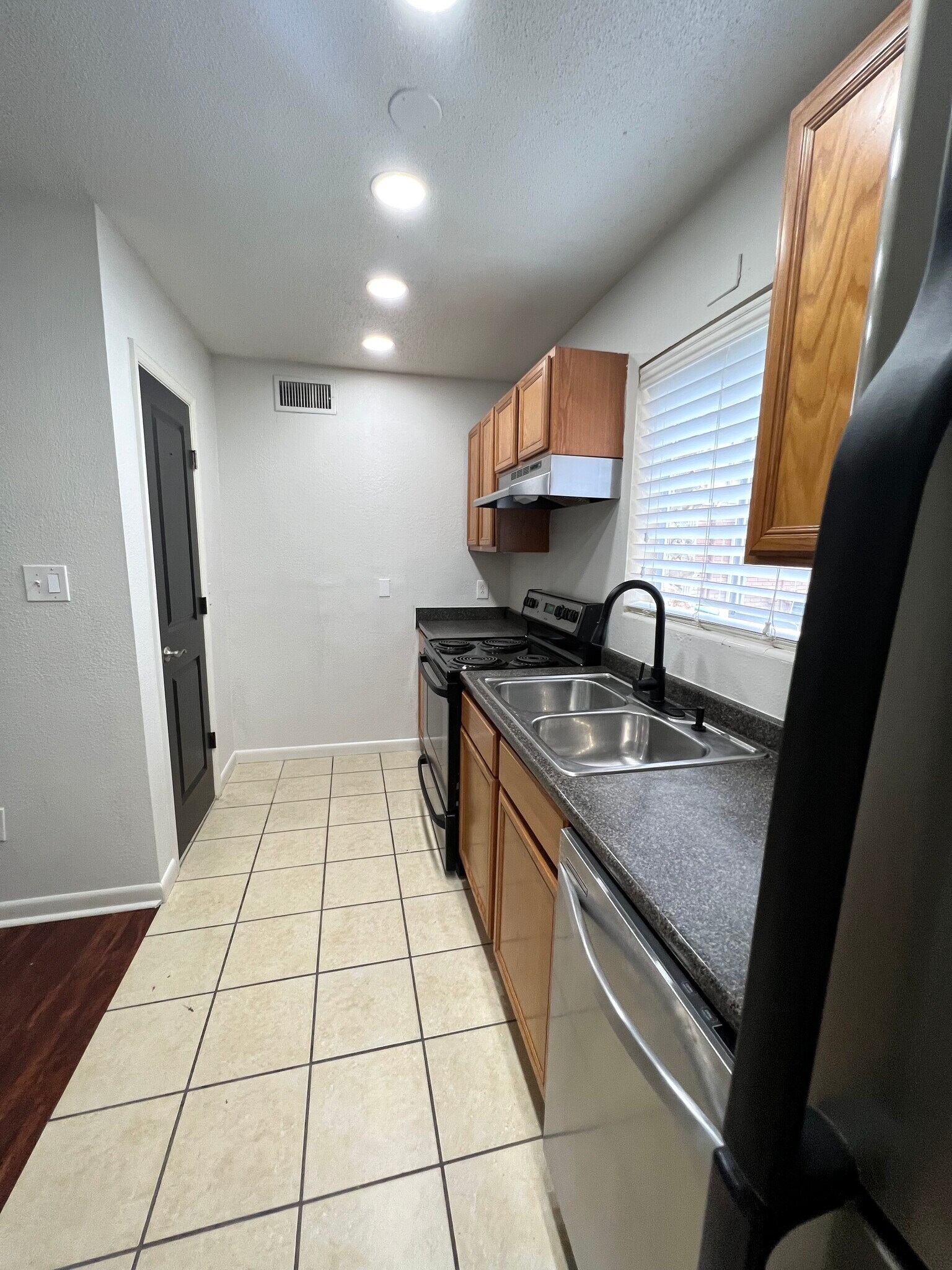 Building Photo - 507 NW 39th Rd