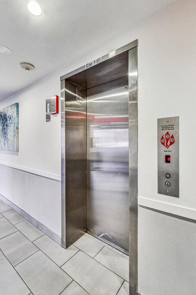 Building Photo - 5400 N Sheridan Rd