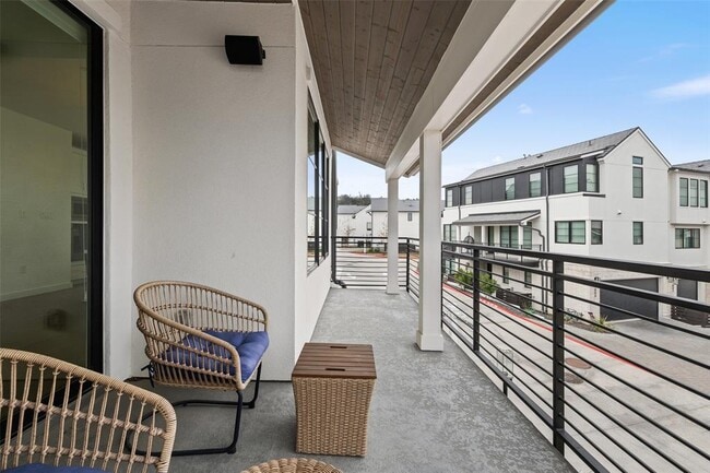 Building Photo - 705 Ariana Ct