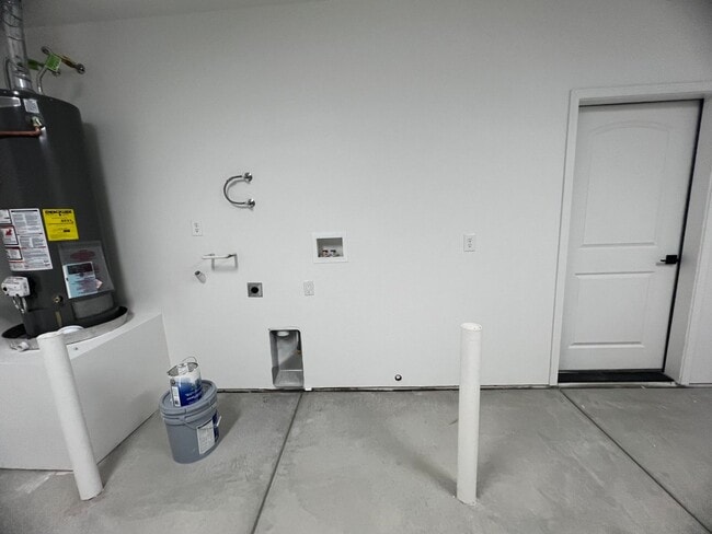 Building Photo - 3 Bedroom Home Located in El Camino Village PETS OK