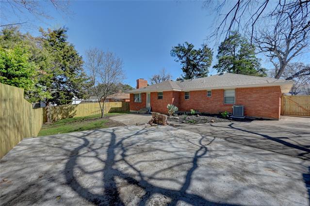 Building Photo - 3843 Holliday Rd