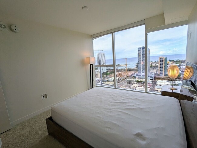 Building Photo - Fully Furnished Luxury Kakaako Living at Symphony 2 Bed, 2 Bath, 2 Parking