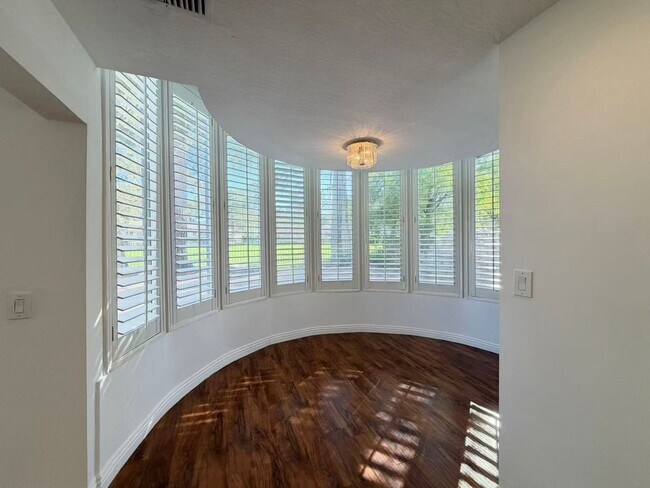 Building Photo - 3174 Bel Air Dr