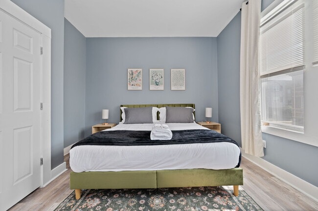 Building Photo - 2413 Kenton St