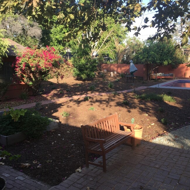 Building Photo - 5650 Rhodes Ave