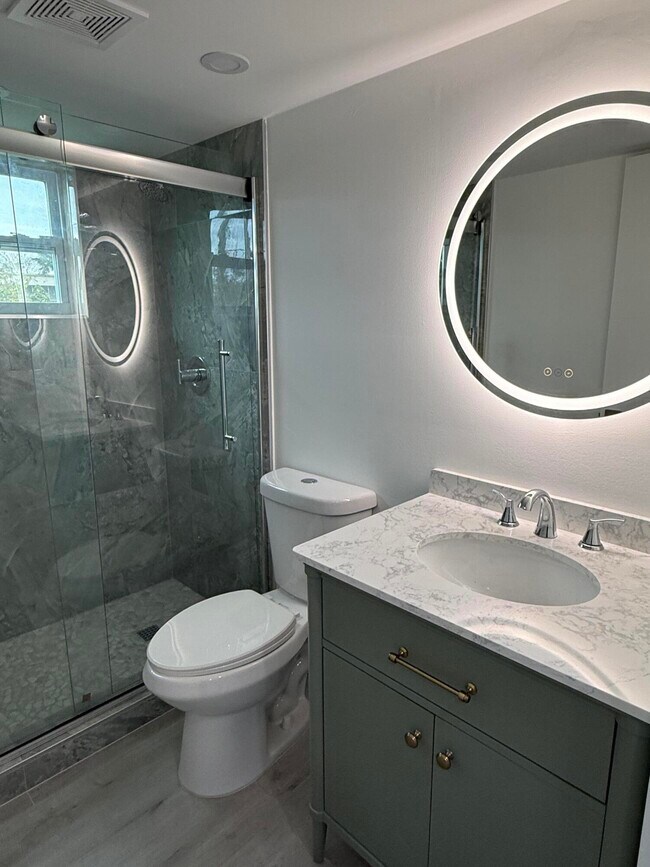 Building Photo - 216 Normandy Ln