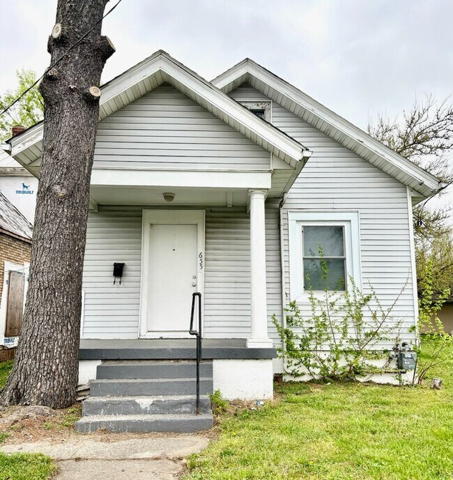 Building Photo - Updated home in West Louisville now availa...