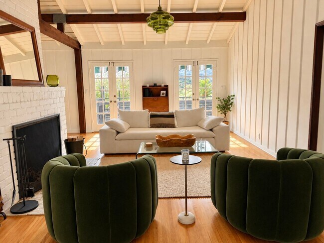 Building Photo - 2828 Laurel Canyon Pl