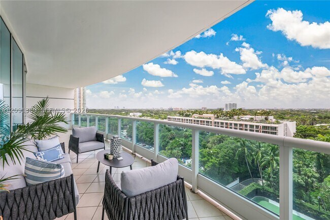 Building Photo - 2127 Brickell Ave