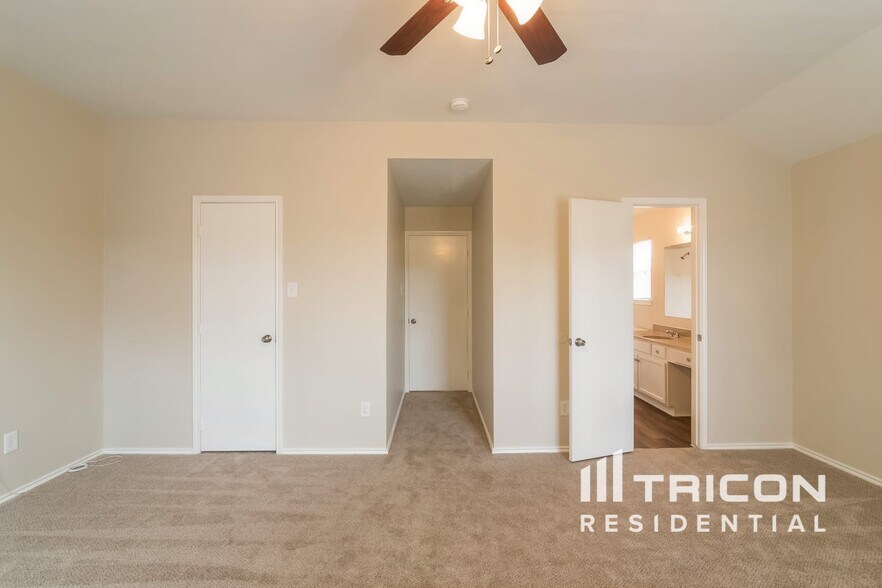 Building Photo - 3703 Bent Springs Ln