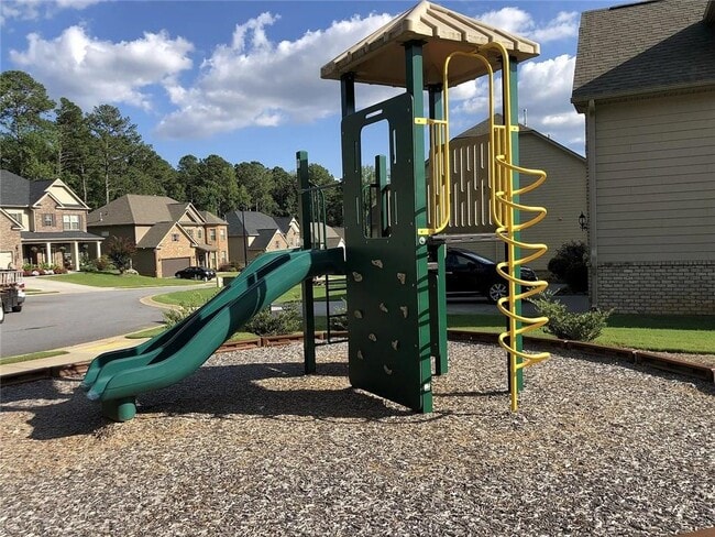 Building Photo - 1750 Dahlia Dr