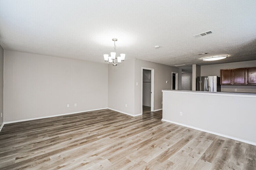 Building Photo - 2036 Silverado Dr