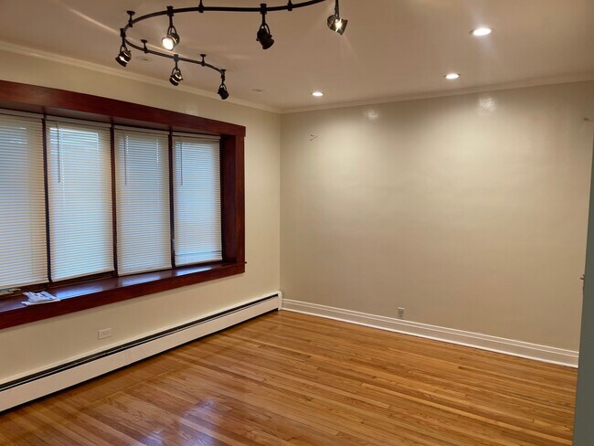 Building Photo - 1428 Fowler Ave