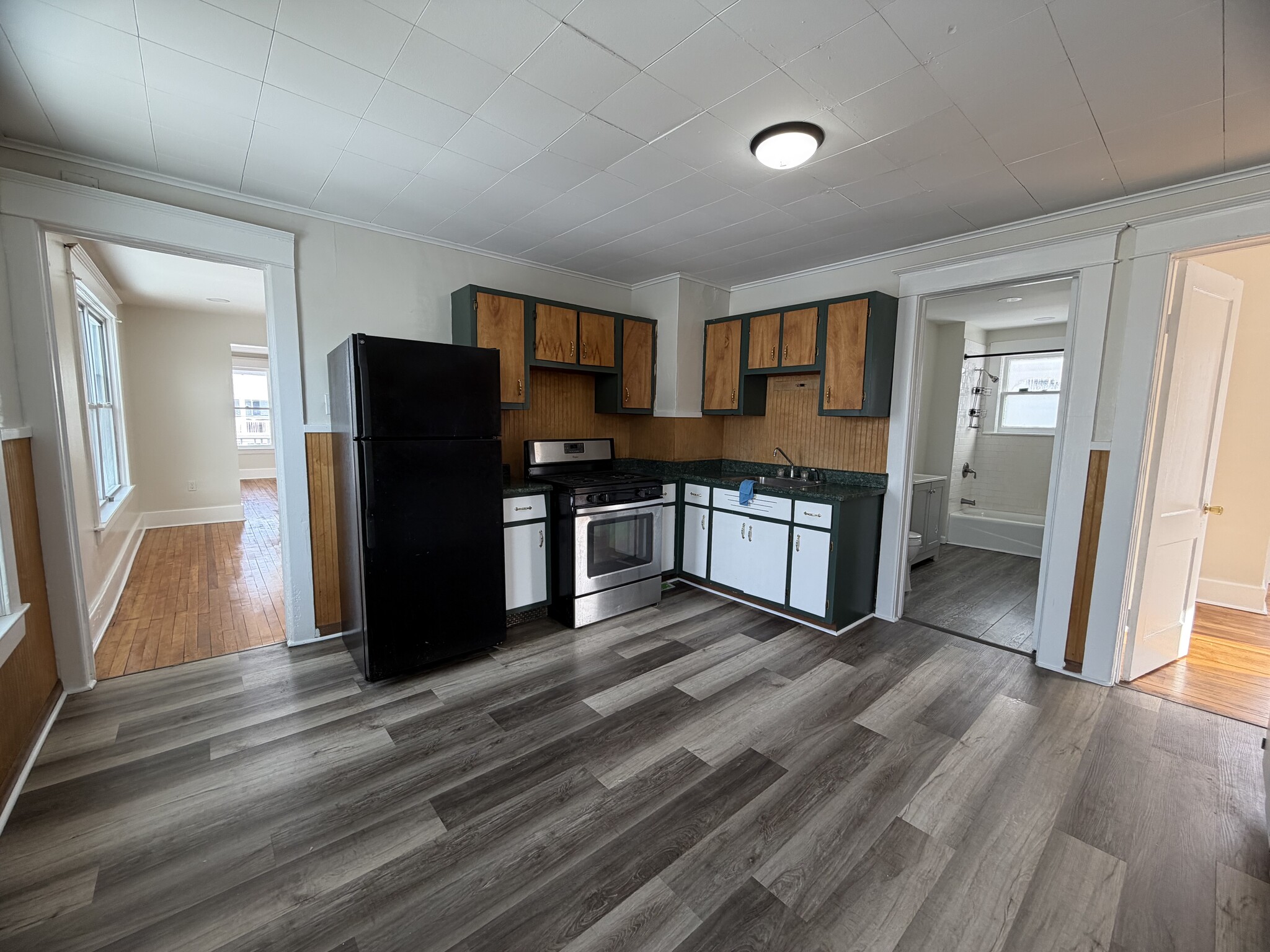 Building Photo - 608 Emily St