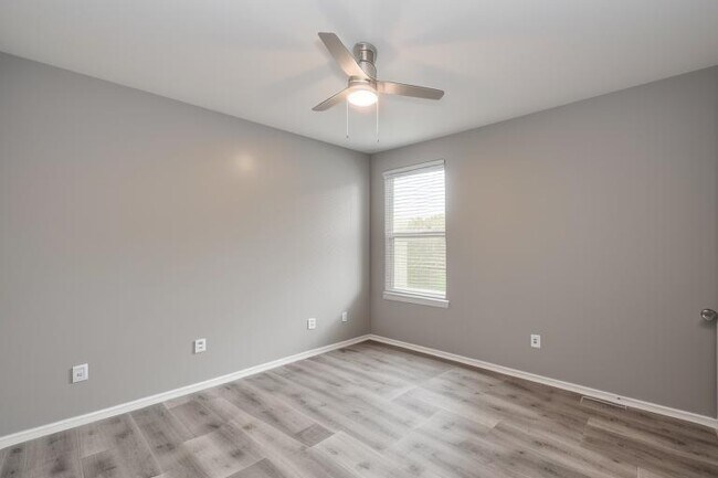 Building Photo - 1610 Thornhollow Dr