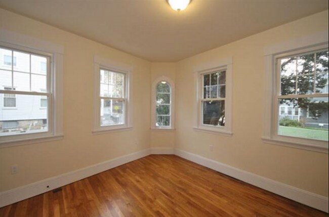 Building Photo - 345s