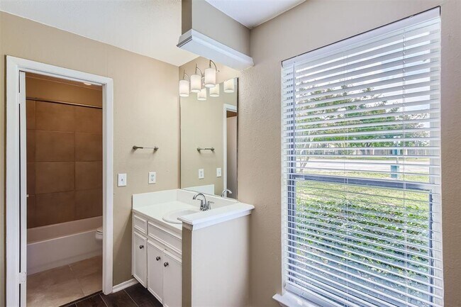 Building Photo - 10616 Mellow Meadow Dr