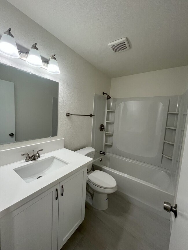 Building Photo - Downstairs Unit Newly Remodeled!!! MUST SE...
