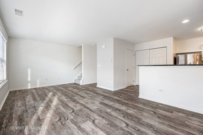 Building Photo - 431 Chopin Ct