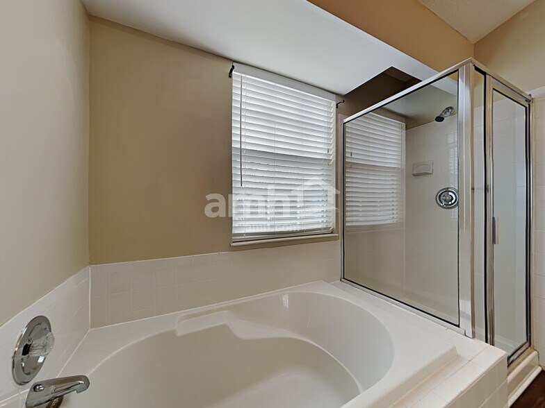 Building Photo - 1232 Ben Avon