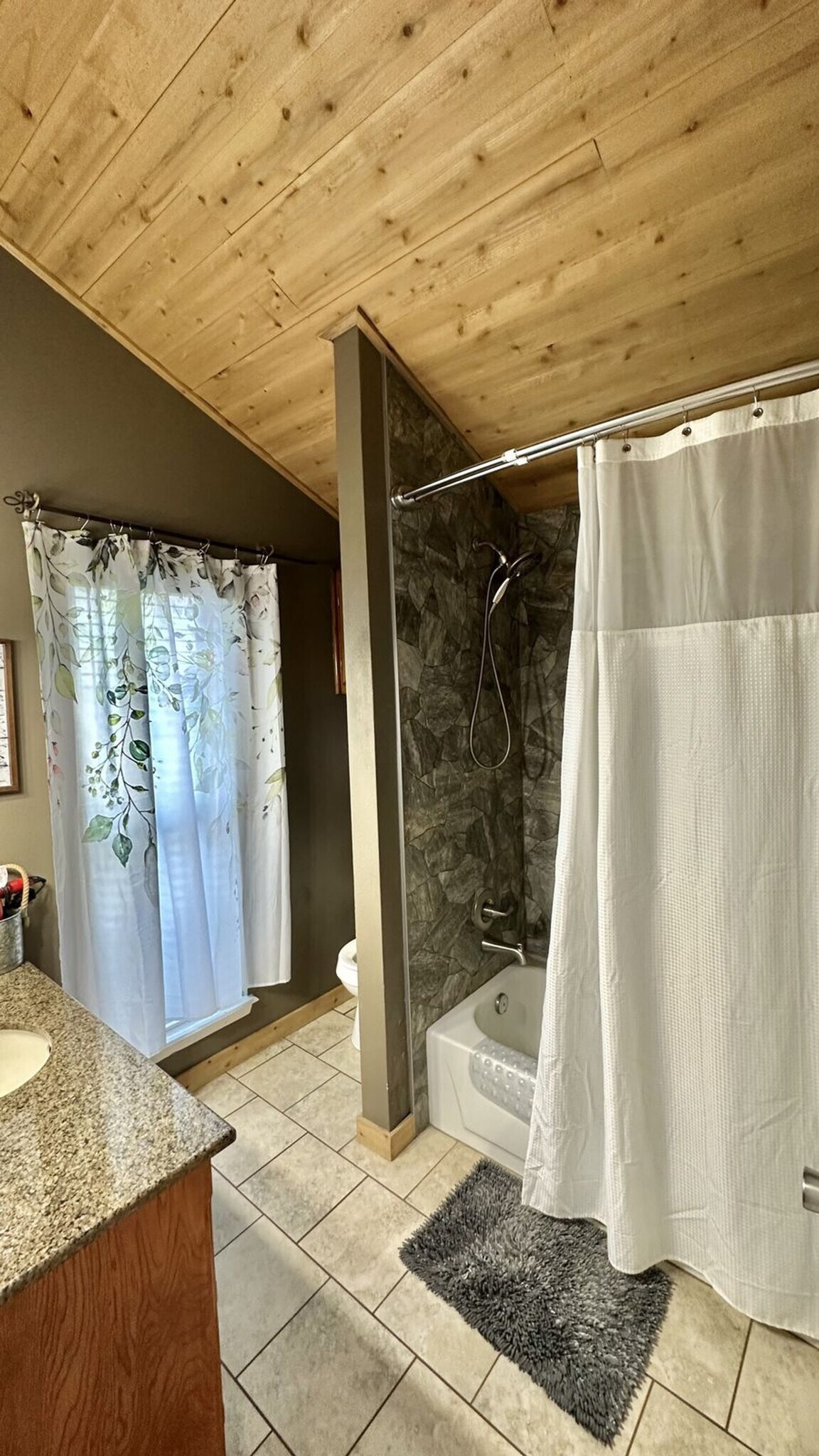 Building Photo - 123 Nicole Ln