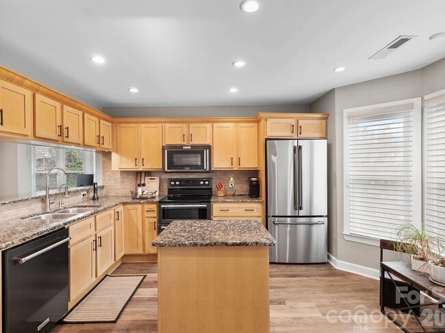 Building Photo - 13820 Queens Harbor Rd