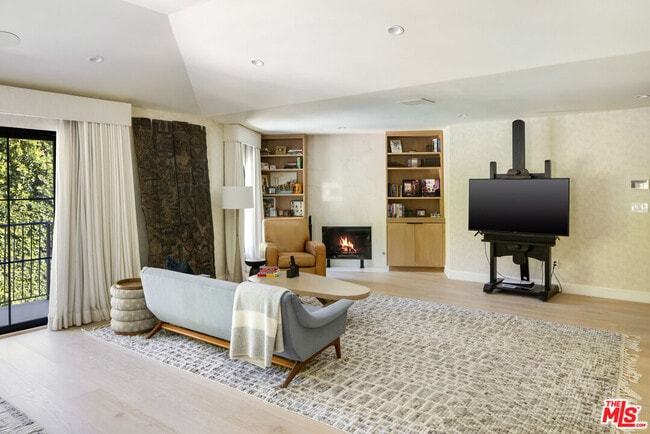 Building Photo - 7651 Willow Glen Rd