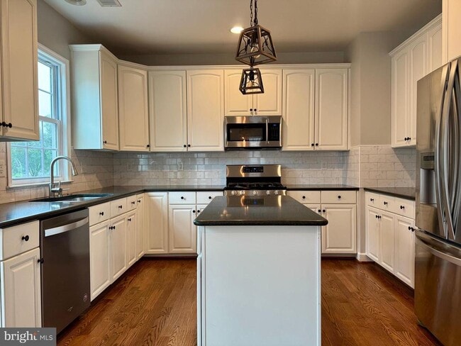 Building Photo - 25558 Dabner Dr
