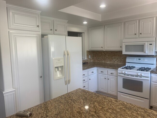 Building Photo - 27 Lafayette Ct